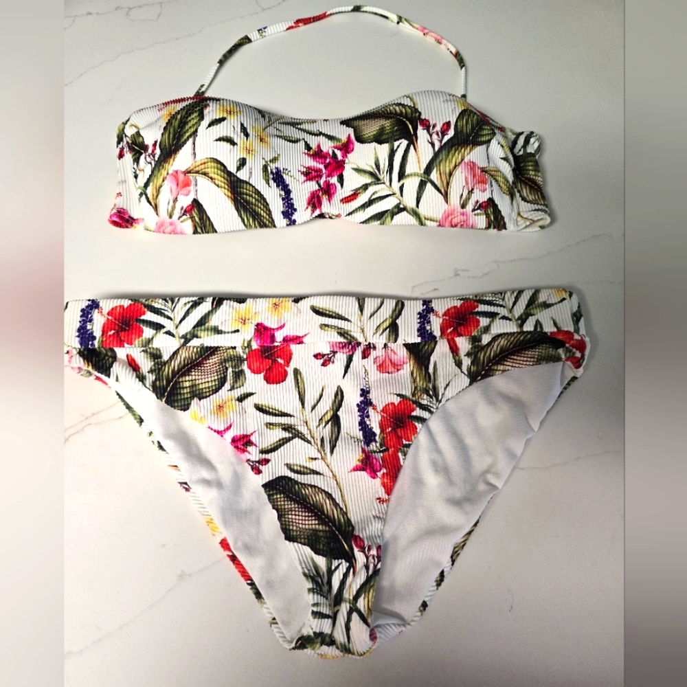 Gianni Bini White Ribbed Floral Bikini Sz L- MAKE OFFER!